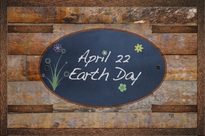 Bulletin board made in wood and blackboard with Earth Day.